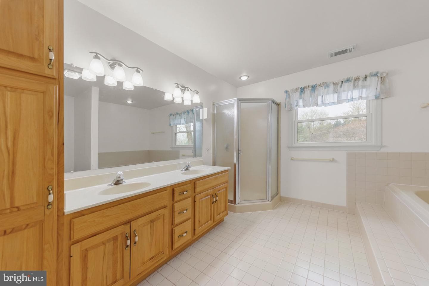 124 Deerfield Drive photo 20