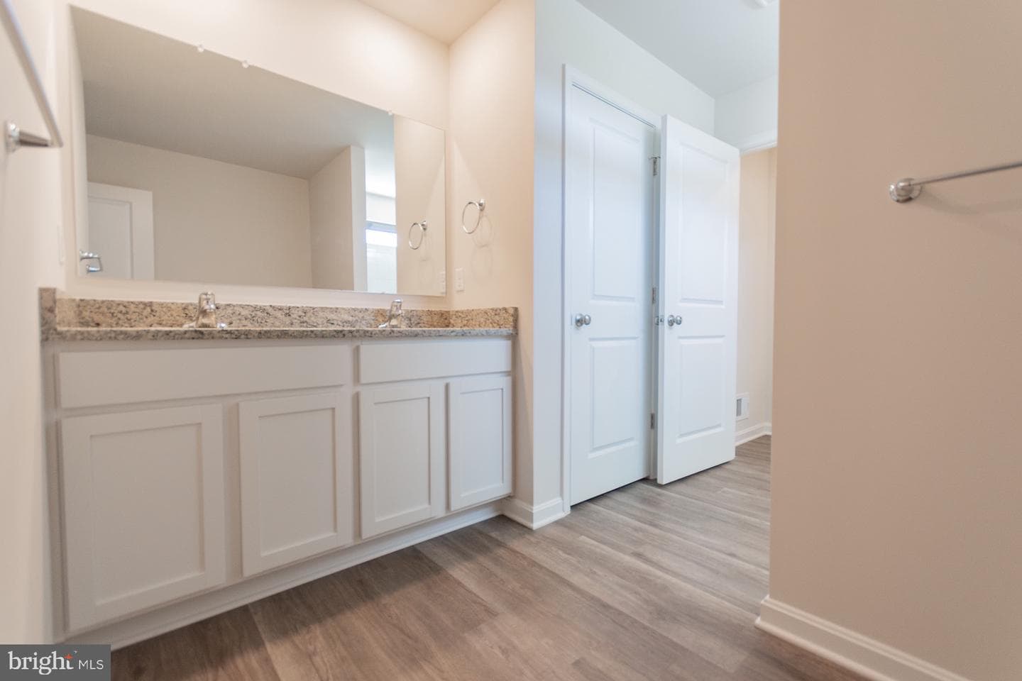 156 Centergate Drive photo 31