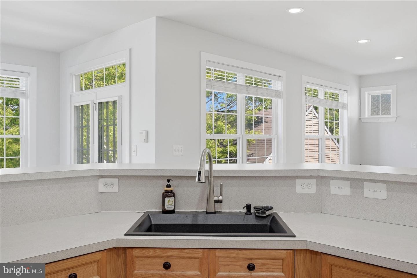218 Braddock St photo 22