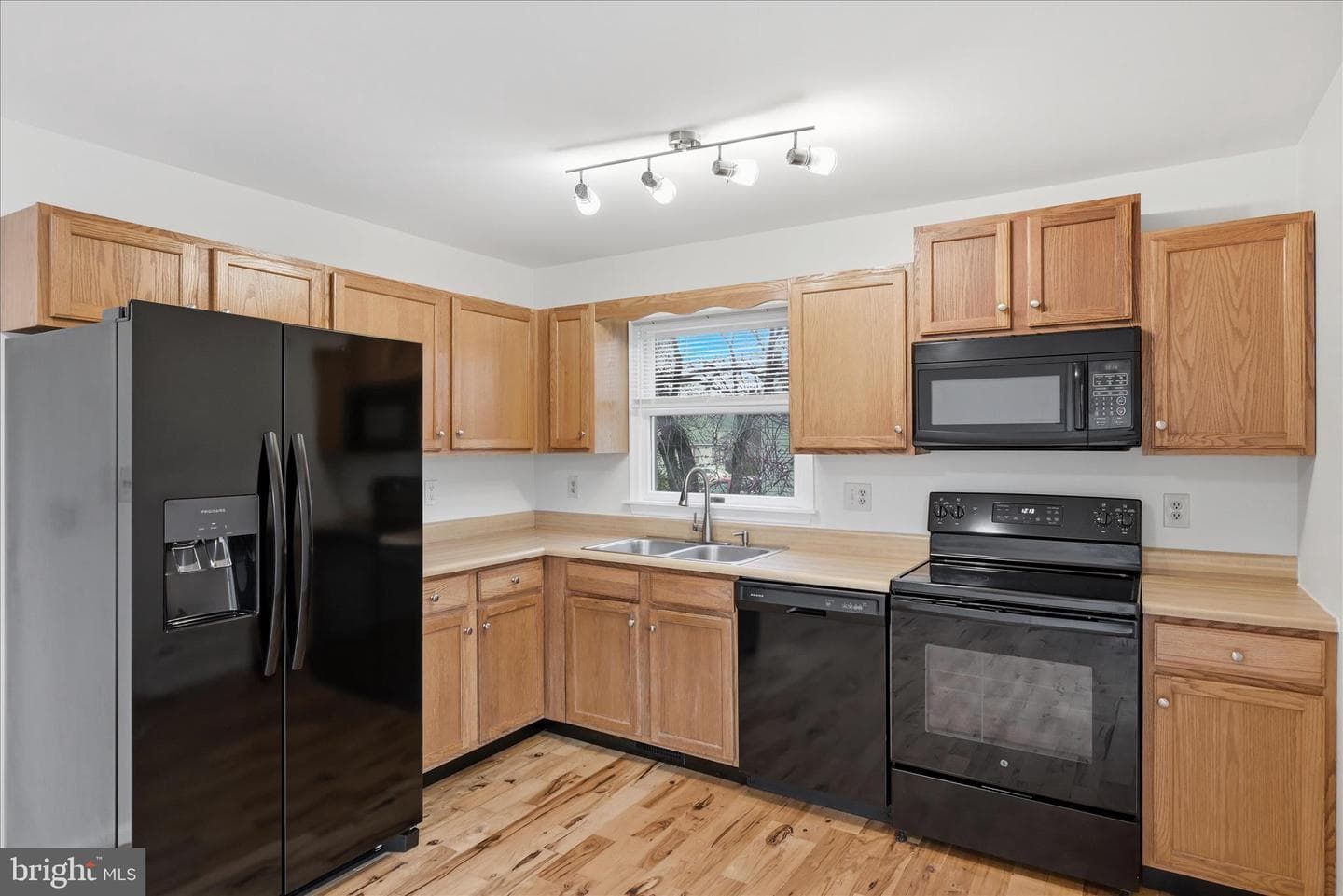 502 E 6th Avenue photo 9