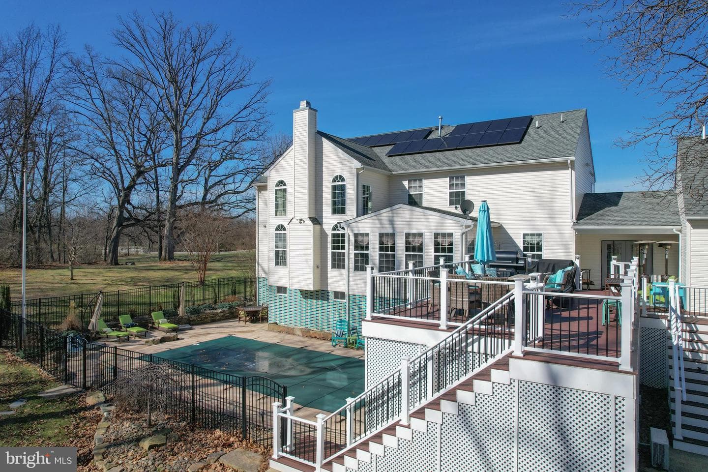 140 Parliament Way photo 2
