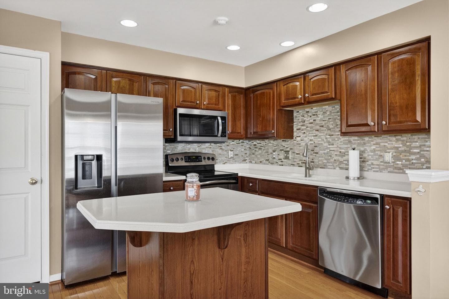 1327 Mare Street photo 32