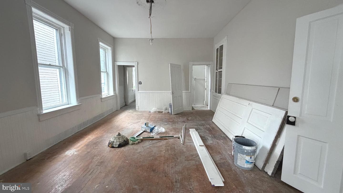 311 E Washington Street photo 8