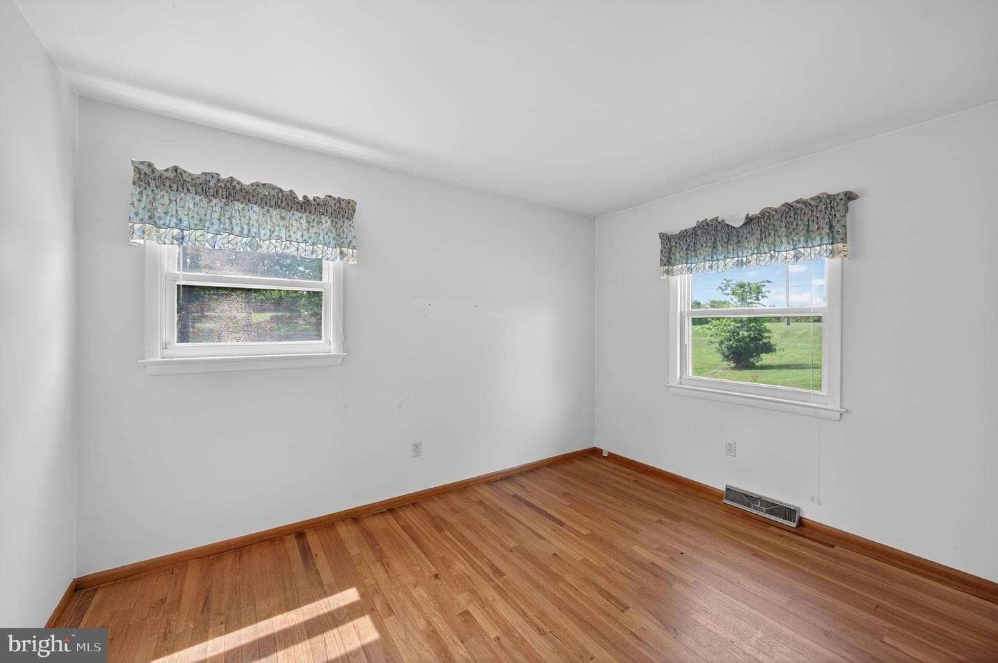6679 Martinsburg Pike photo 31