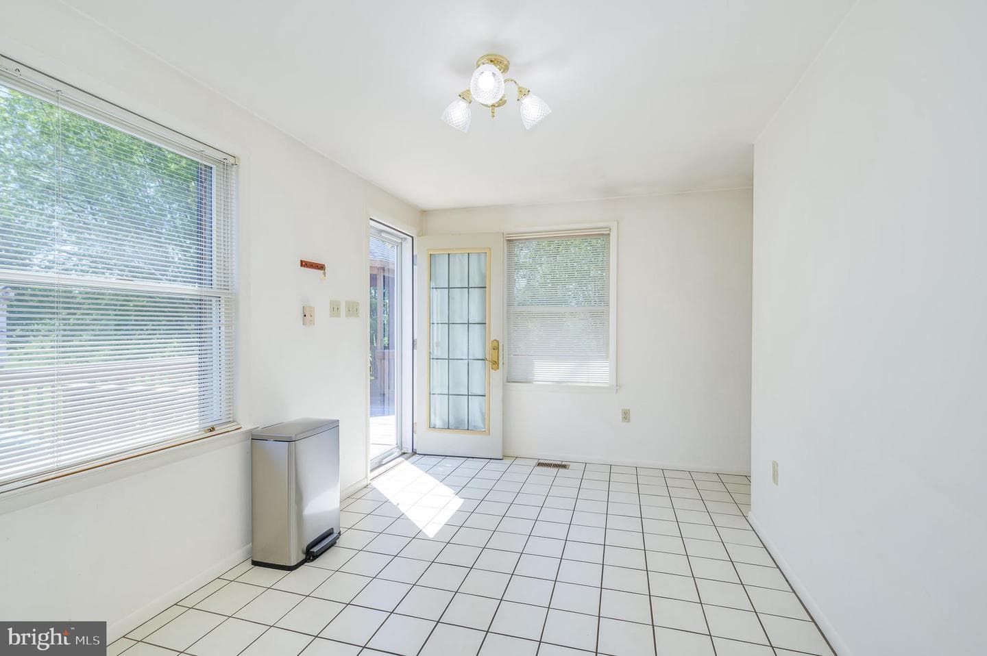63 Brentwood Court photo 32
