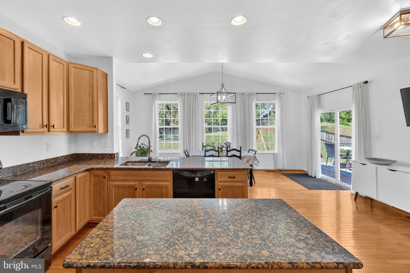 195 Hughs Road photo 27