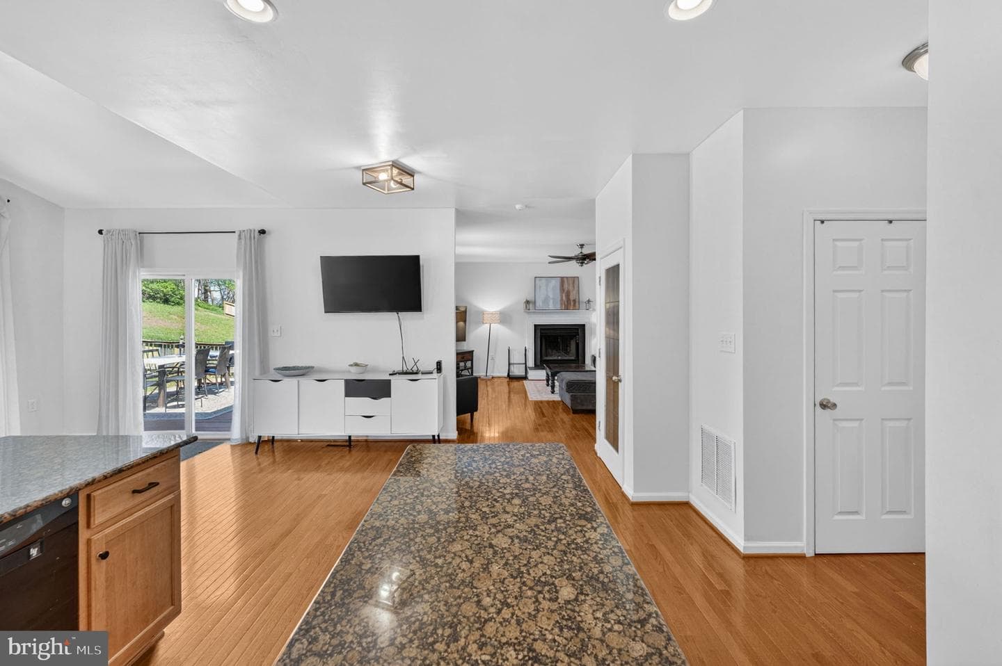 195 Hughs Road photo 31