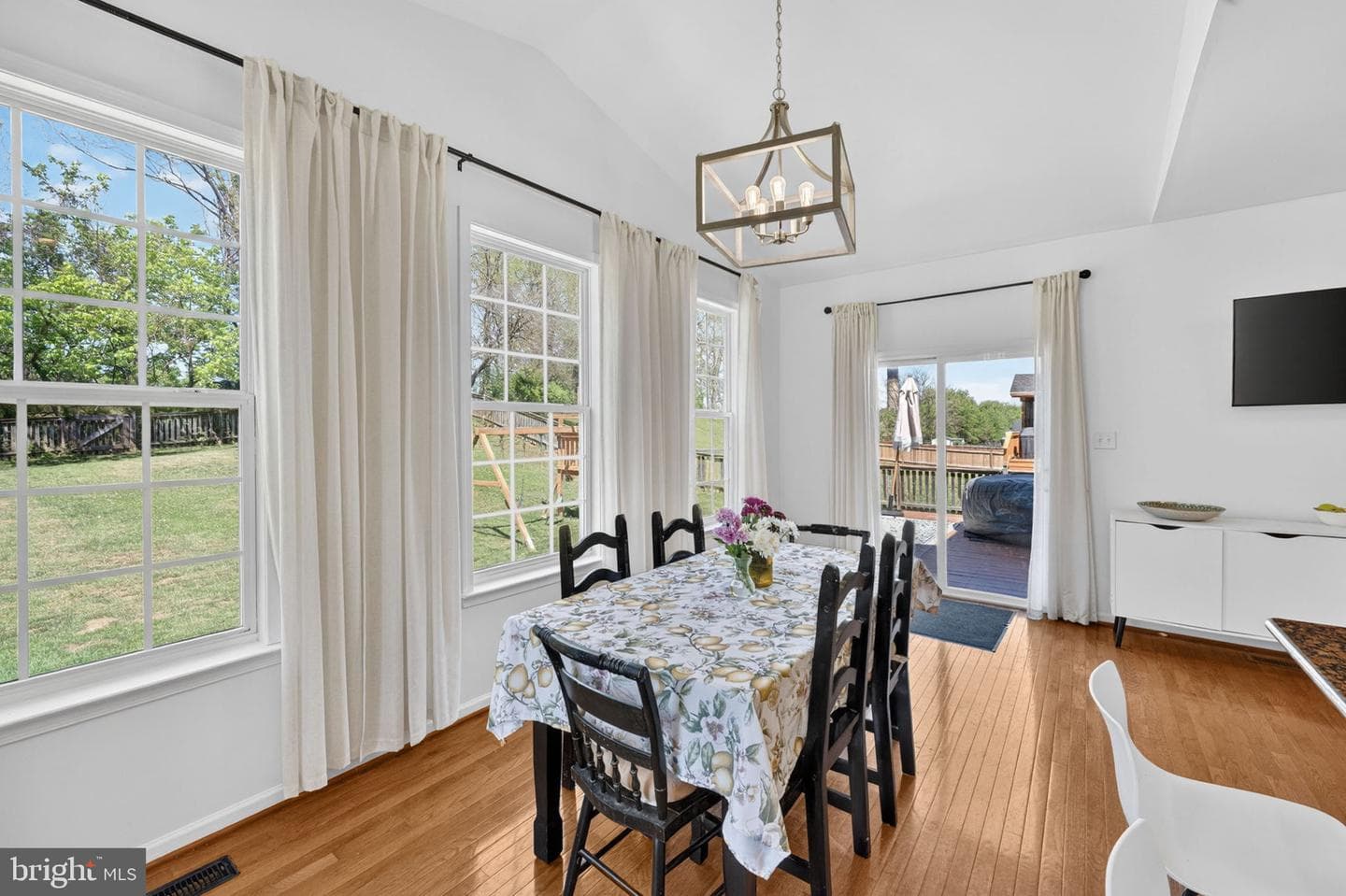 195 Hughs Road photo 39