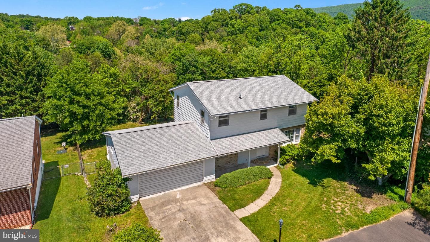 355 Pointfield Drive photo 3
