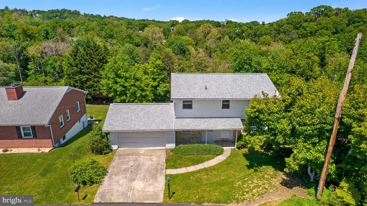 355 Pointfield Drive photo 4