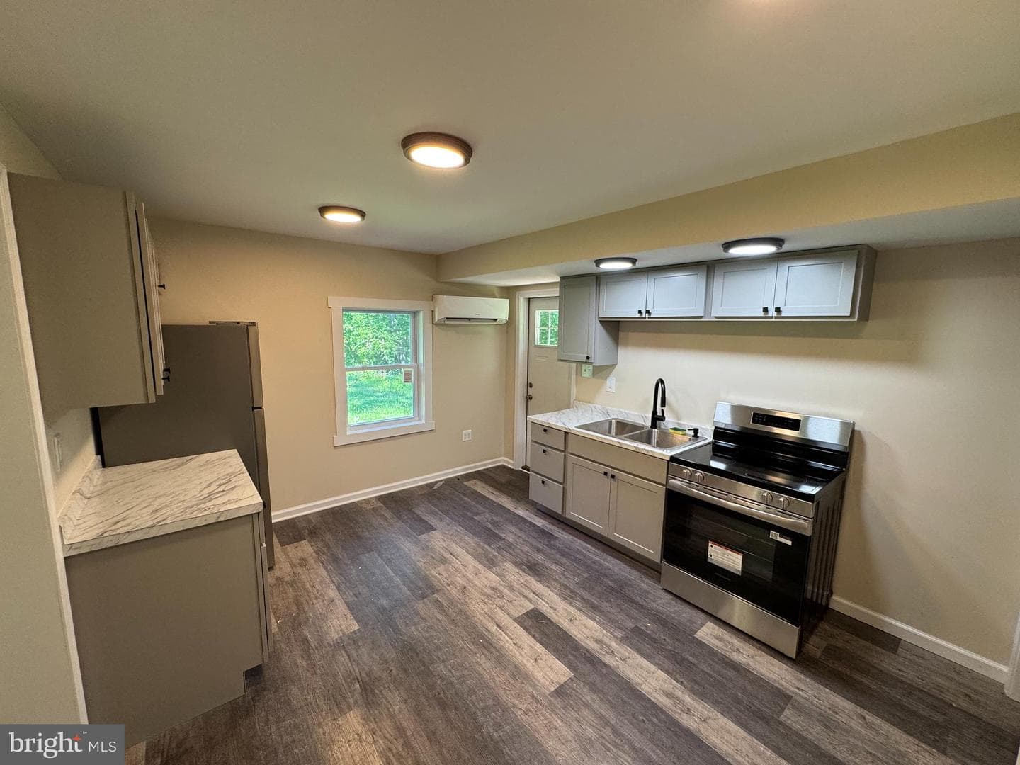 65 Dillow Ln photo 10