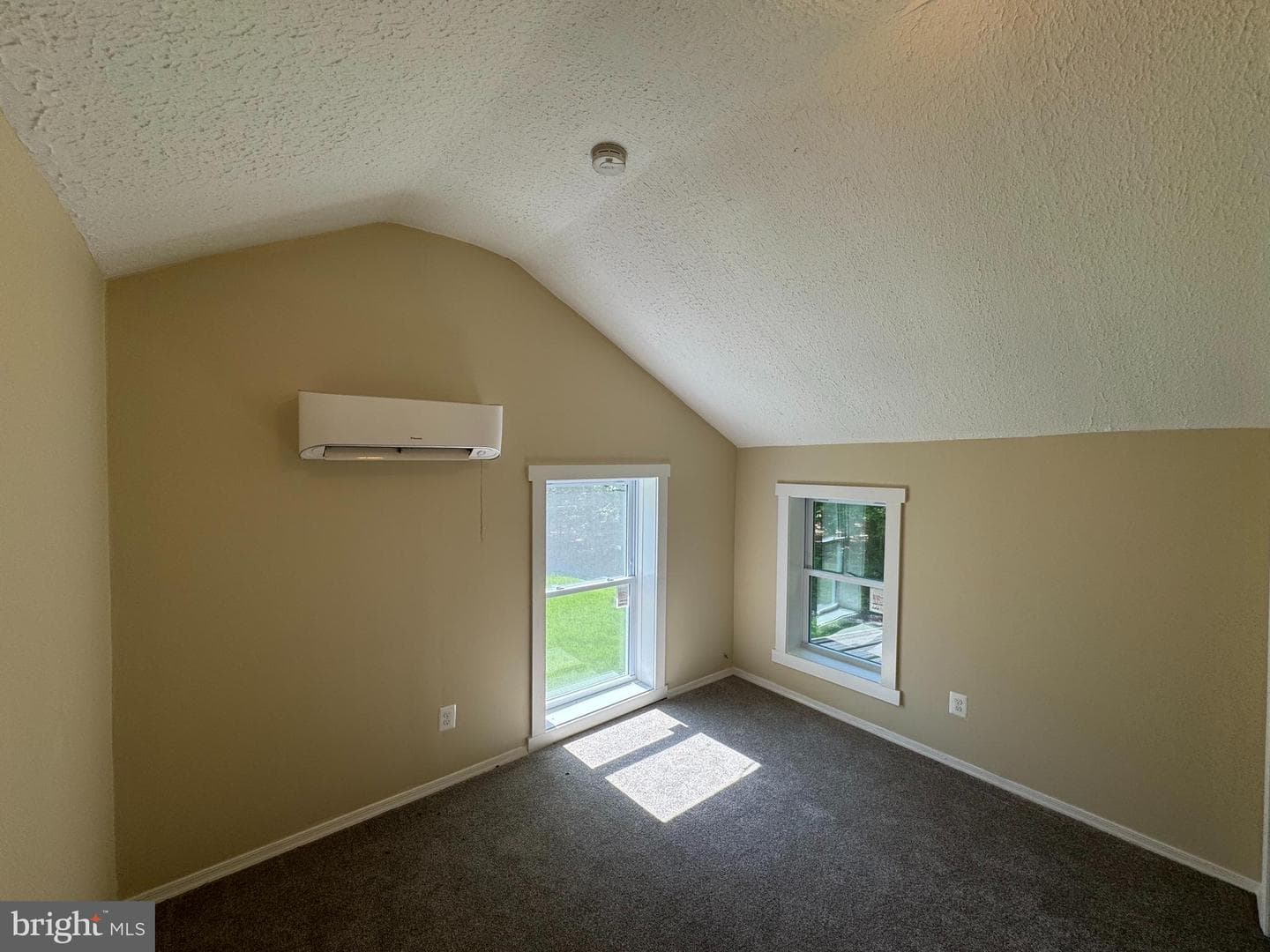 65 Dillow Ln photo 23