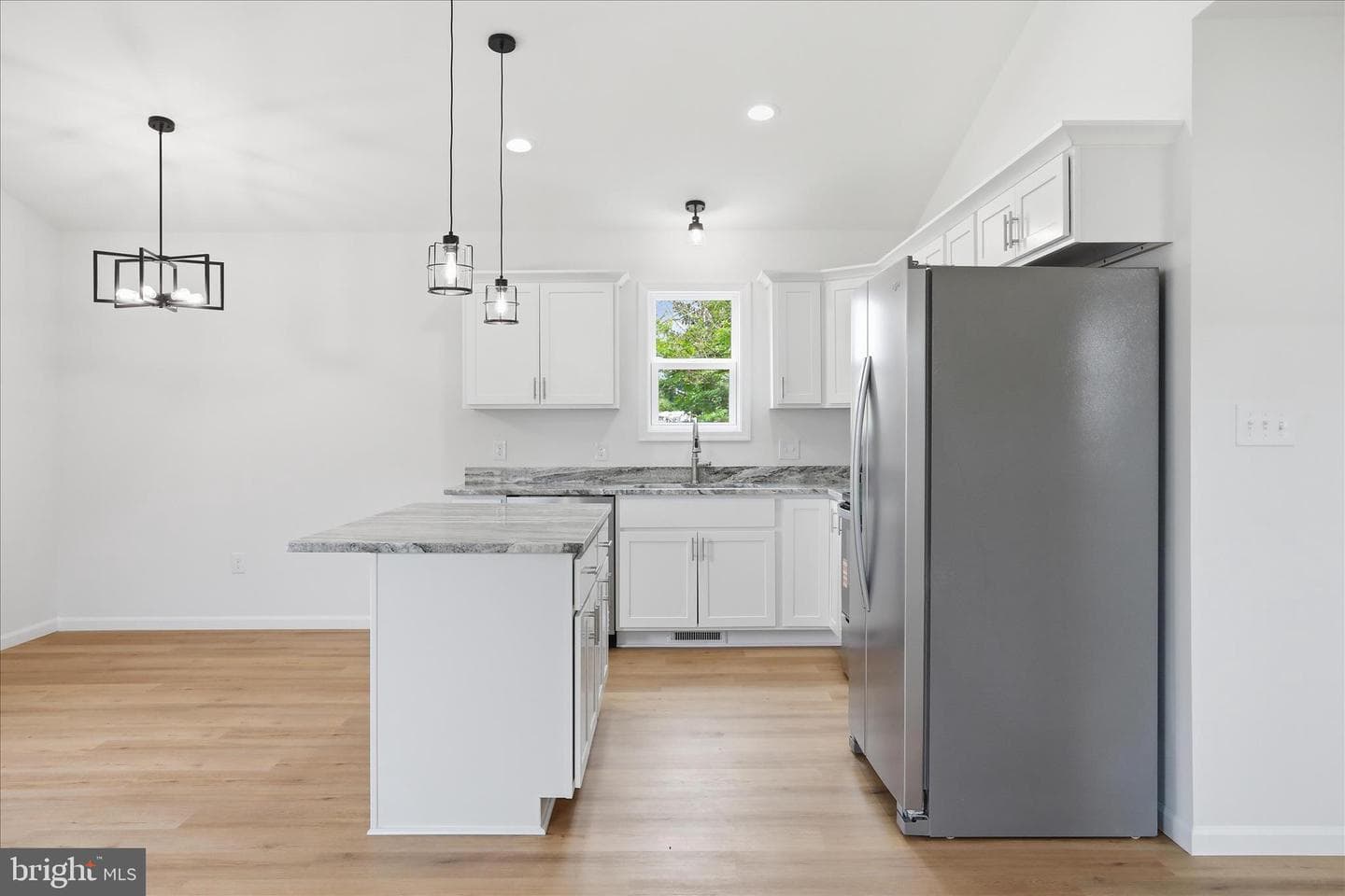 304 East 11th Avenue photo 6