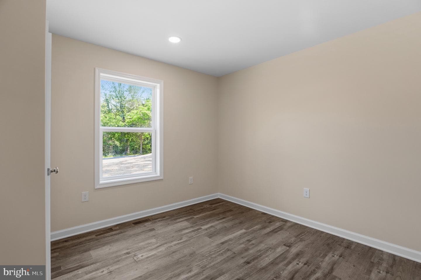 292 Dawn Lane photo 11