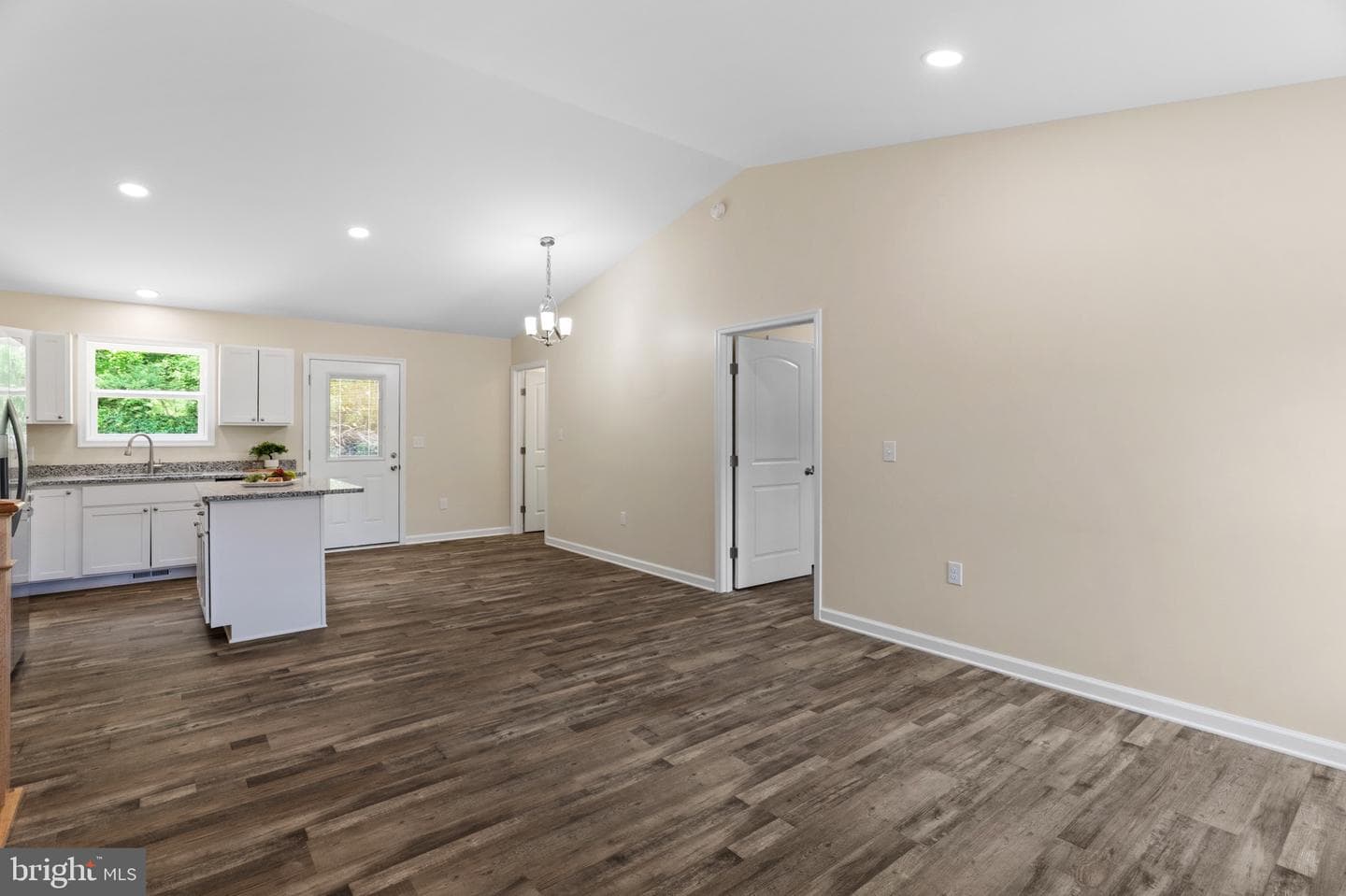 292 Dawn Lane photo 3