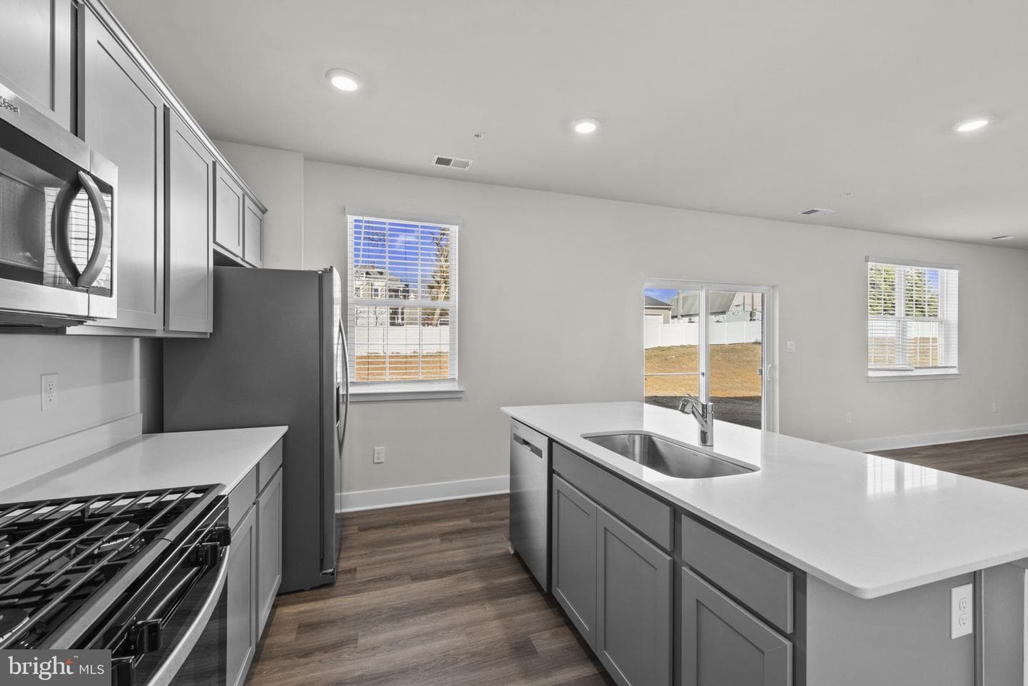 224 Eclipse St photo 16