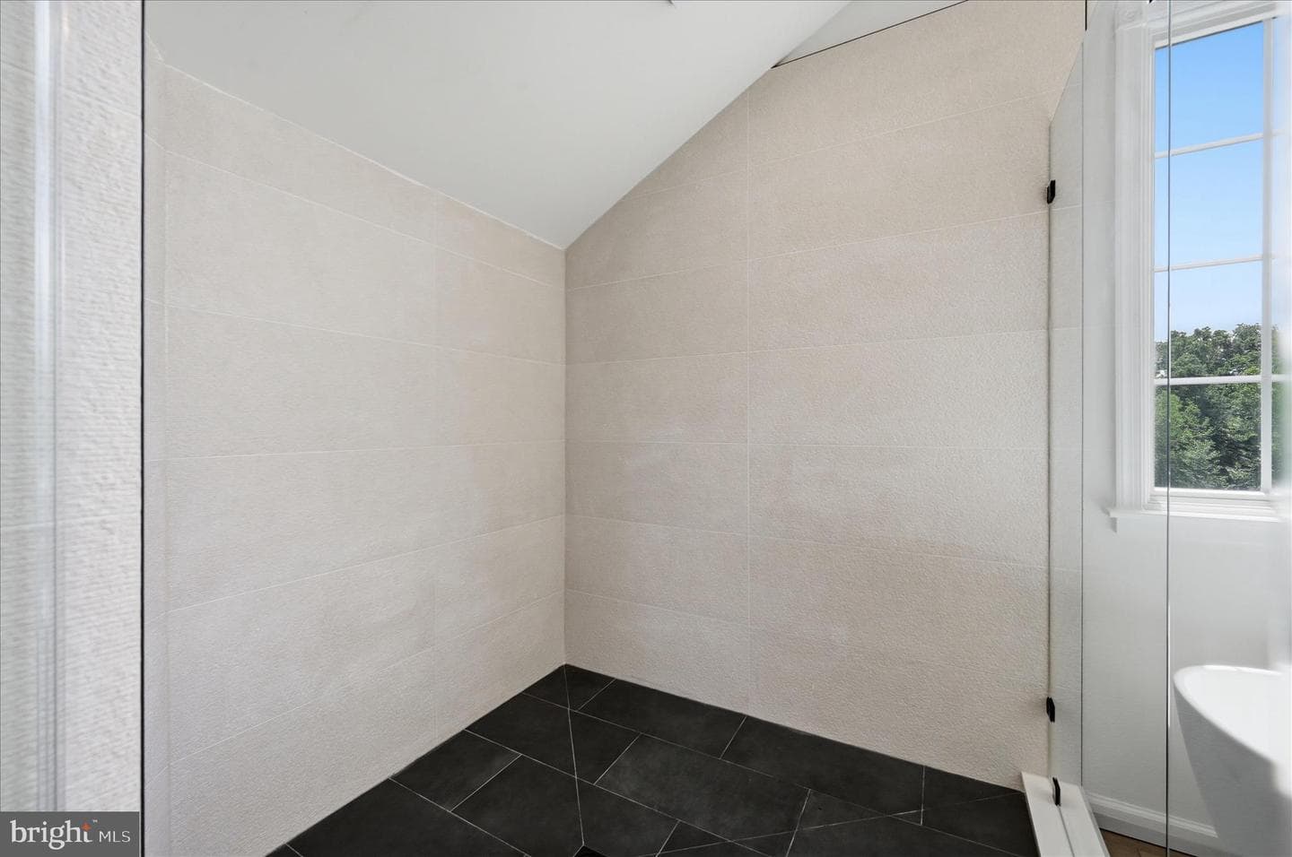 86 Eastland Drive photo 43