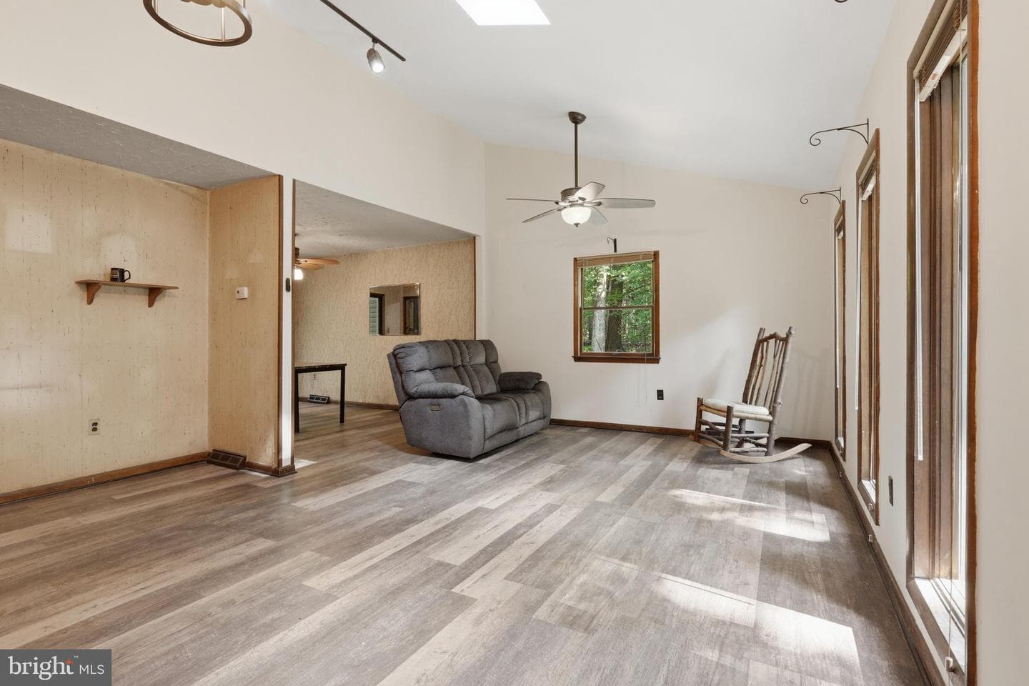 656 Kelly Drive photo 9