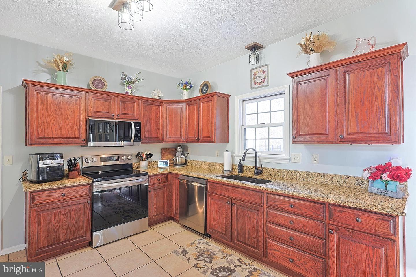 287 N Lakewood photo 13