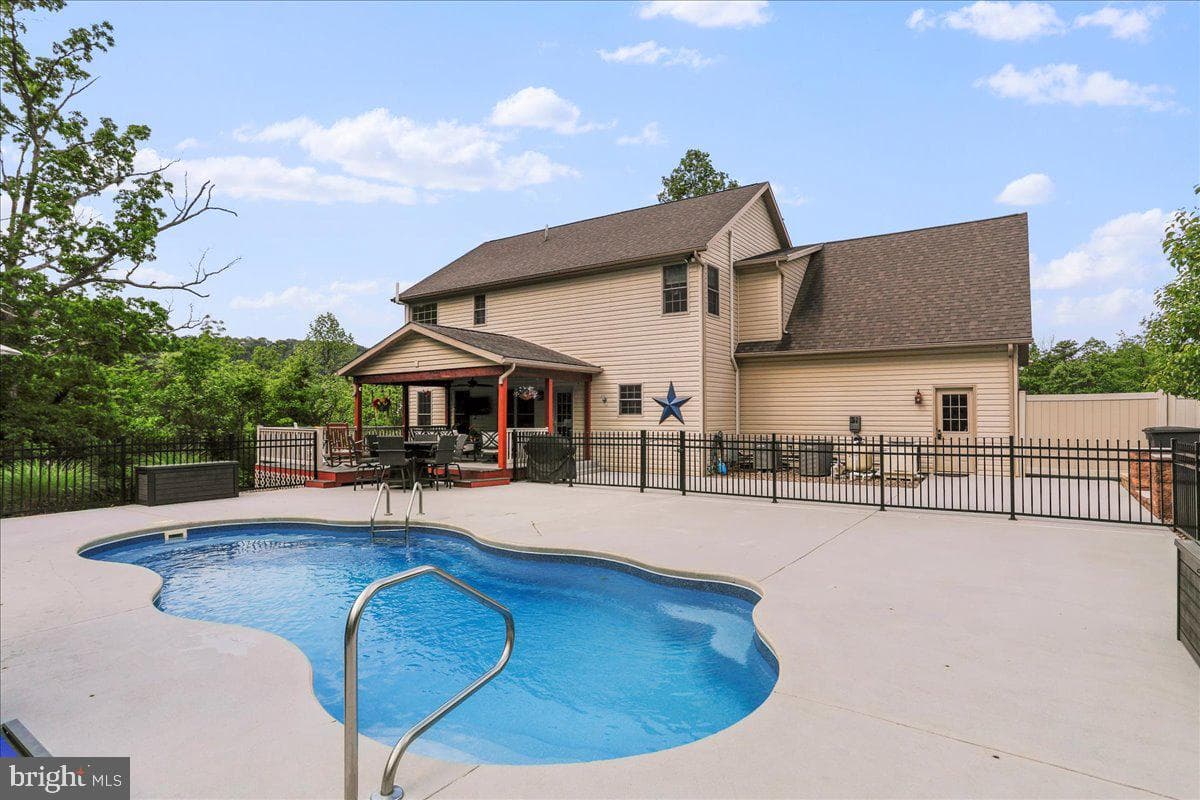 287 N Lakewood photo 3