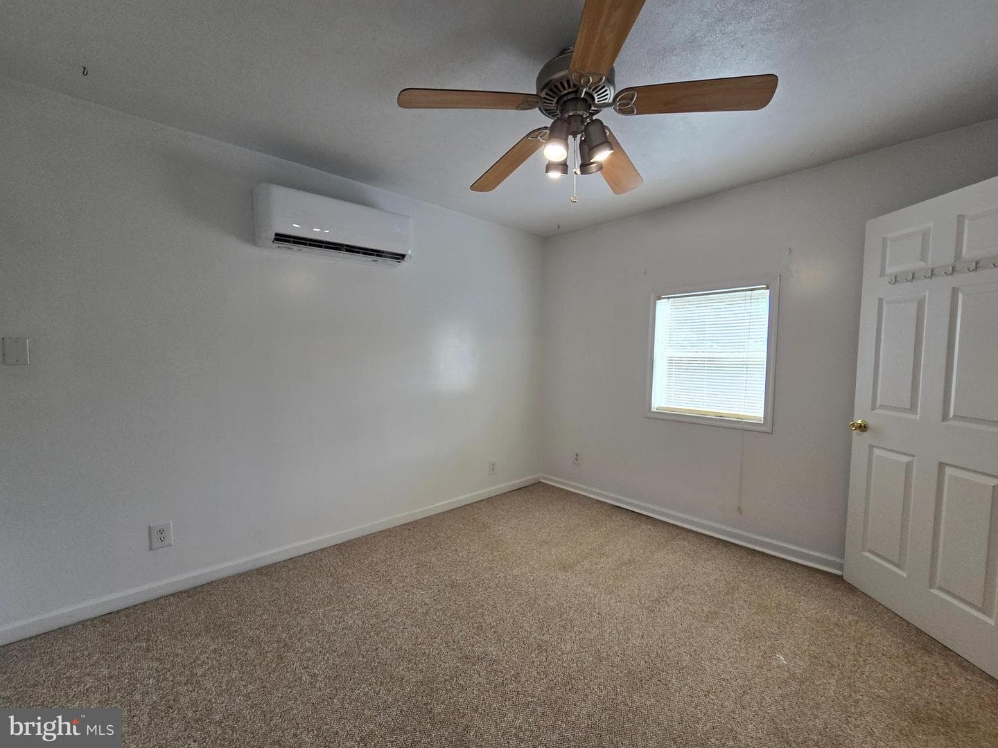 240 Ewing Street photo 23