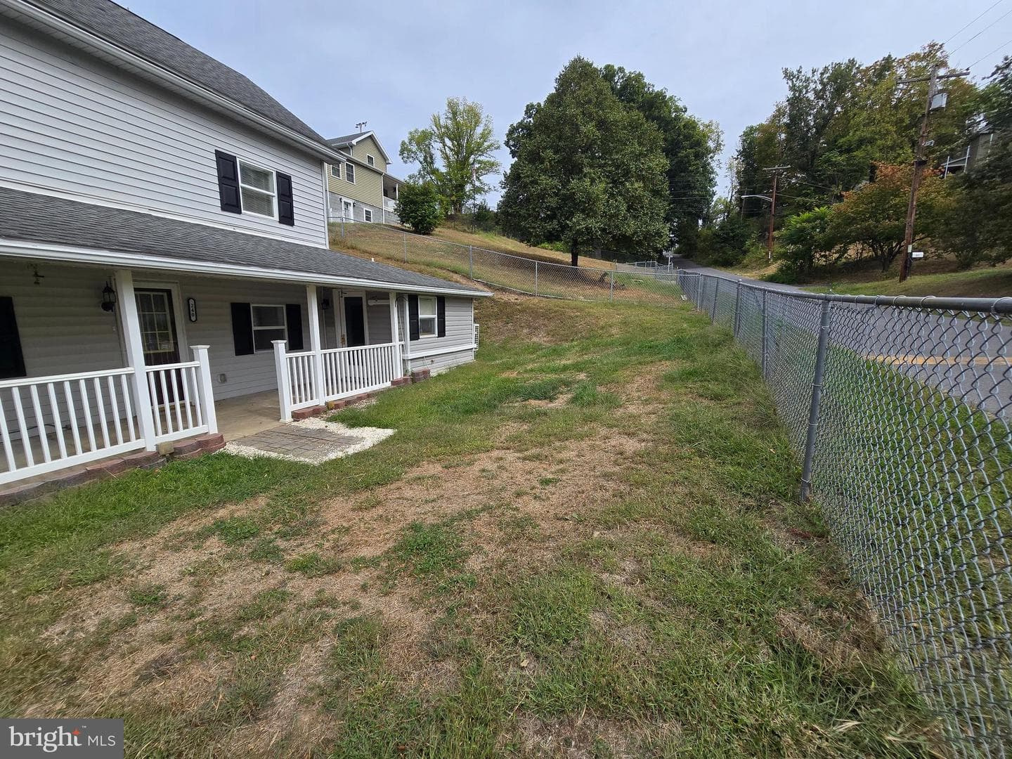 240 Ewing Street photo 30