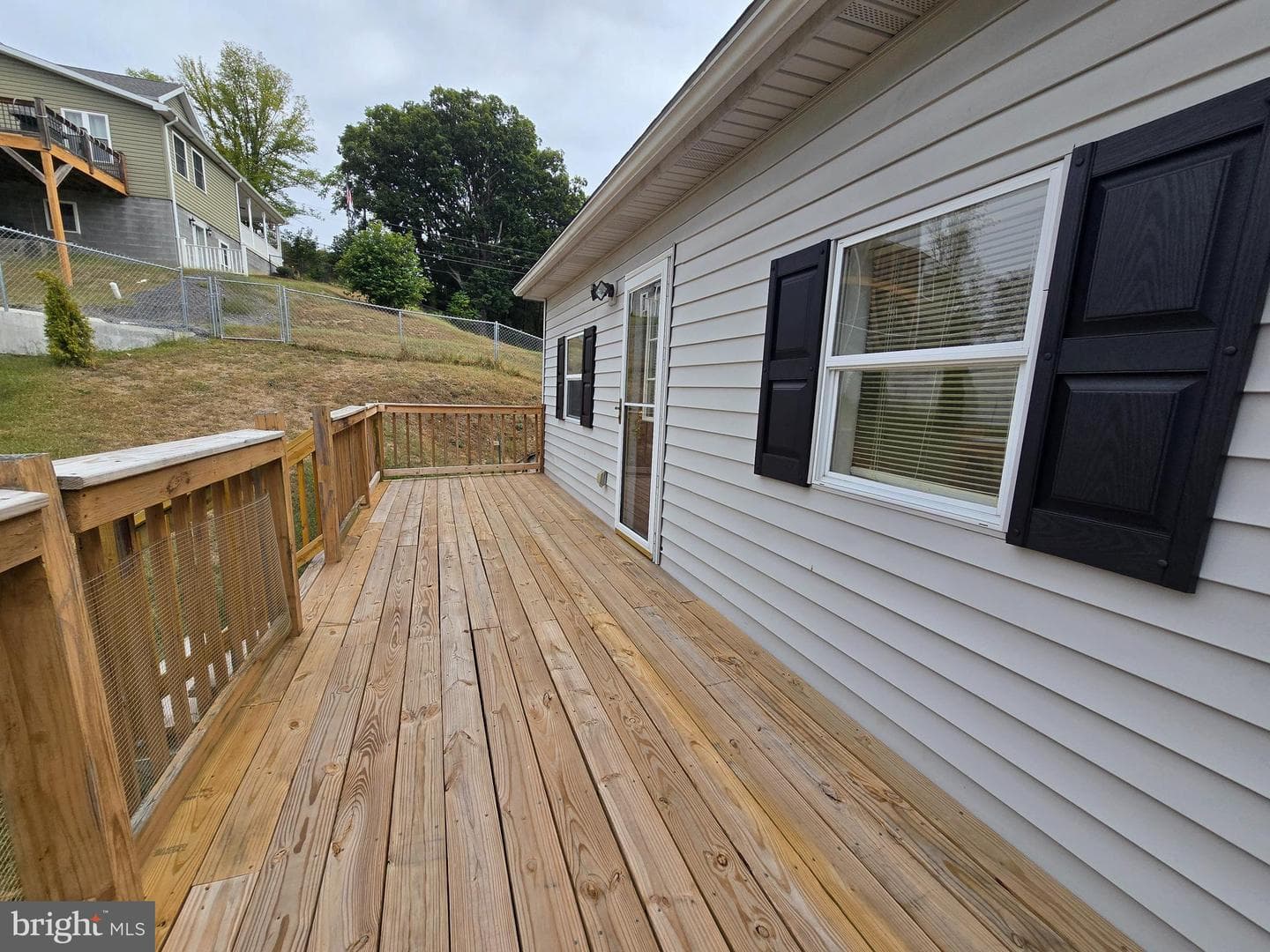 240 Ewing Street photo 37