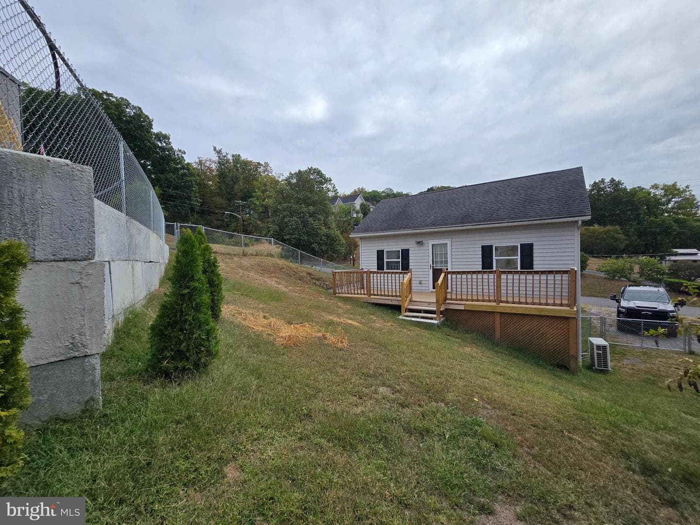 240 Ewing Street photo 39