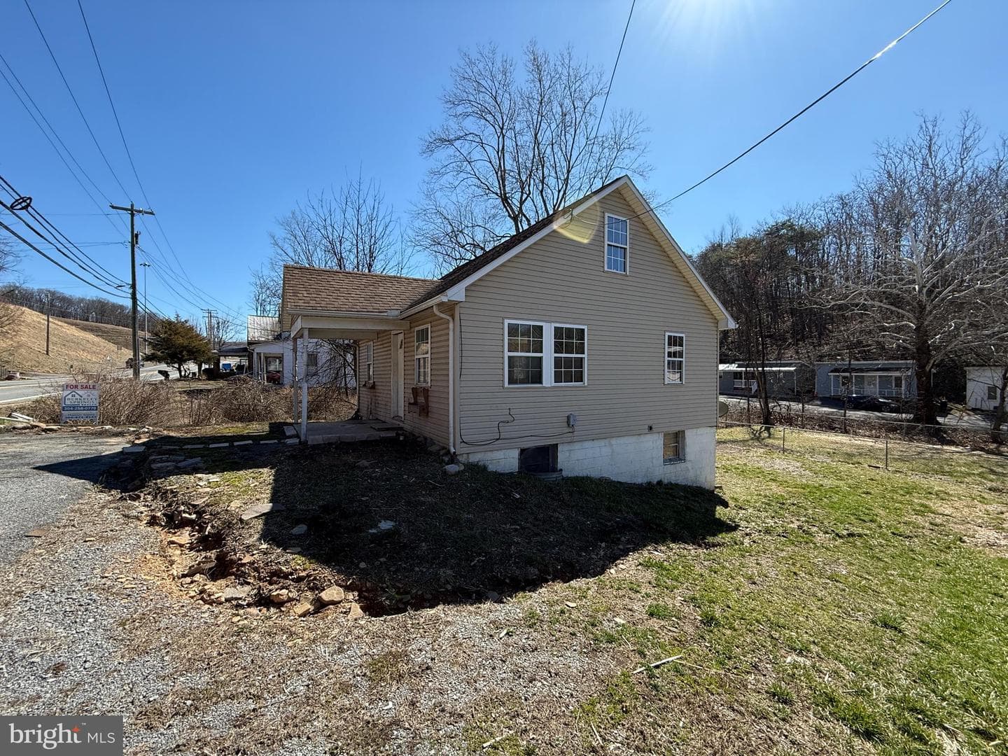 558 Martinsburg Road photo 2