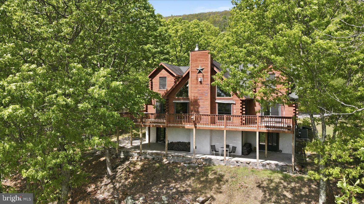 1052 Parkside Drive photo 3