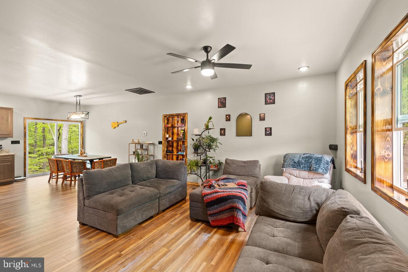 859 Hank Lane photo 4