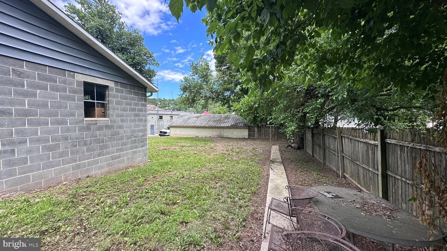 364 Wilkes Street photo 44