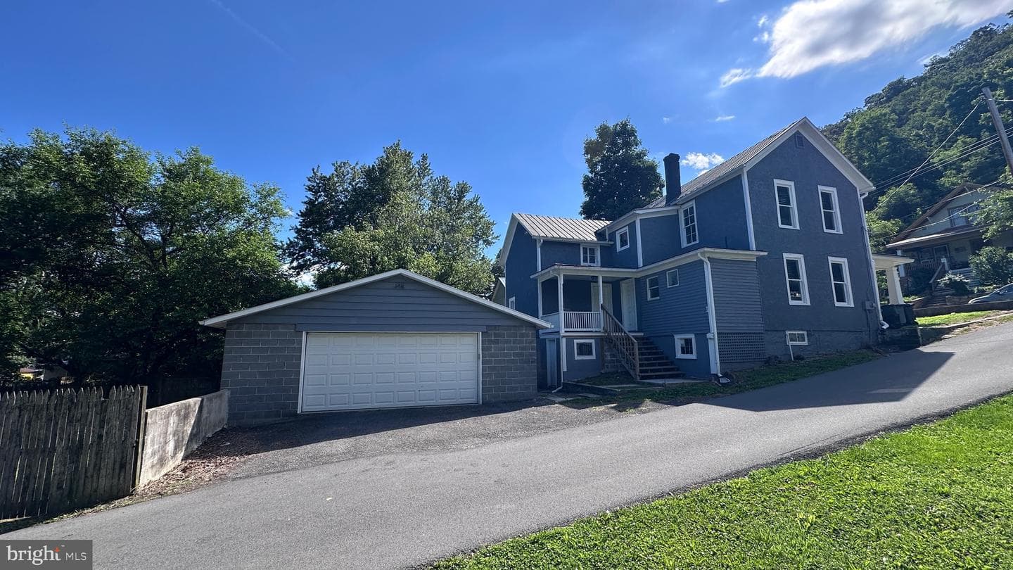 364 Wilkes Street photo 5