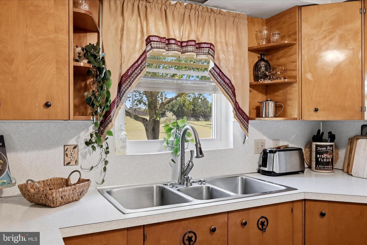 9581 Valley Road photo 12