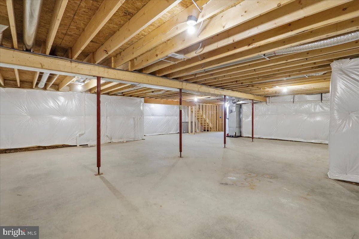124 Medford Lane photo 32