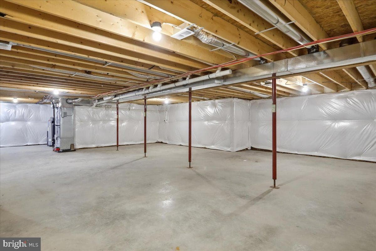 124 Medford Lane photo 33