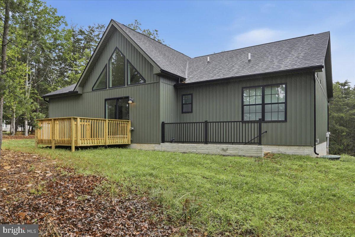 124 Medford Lane photo 34