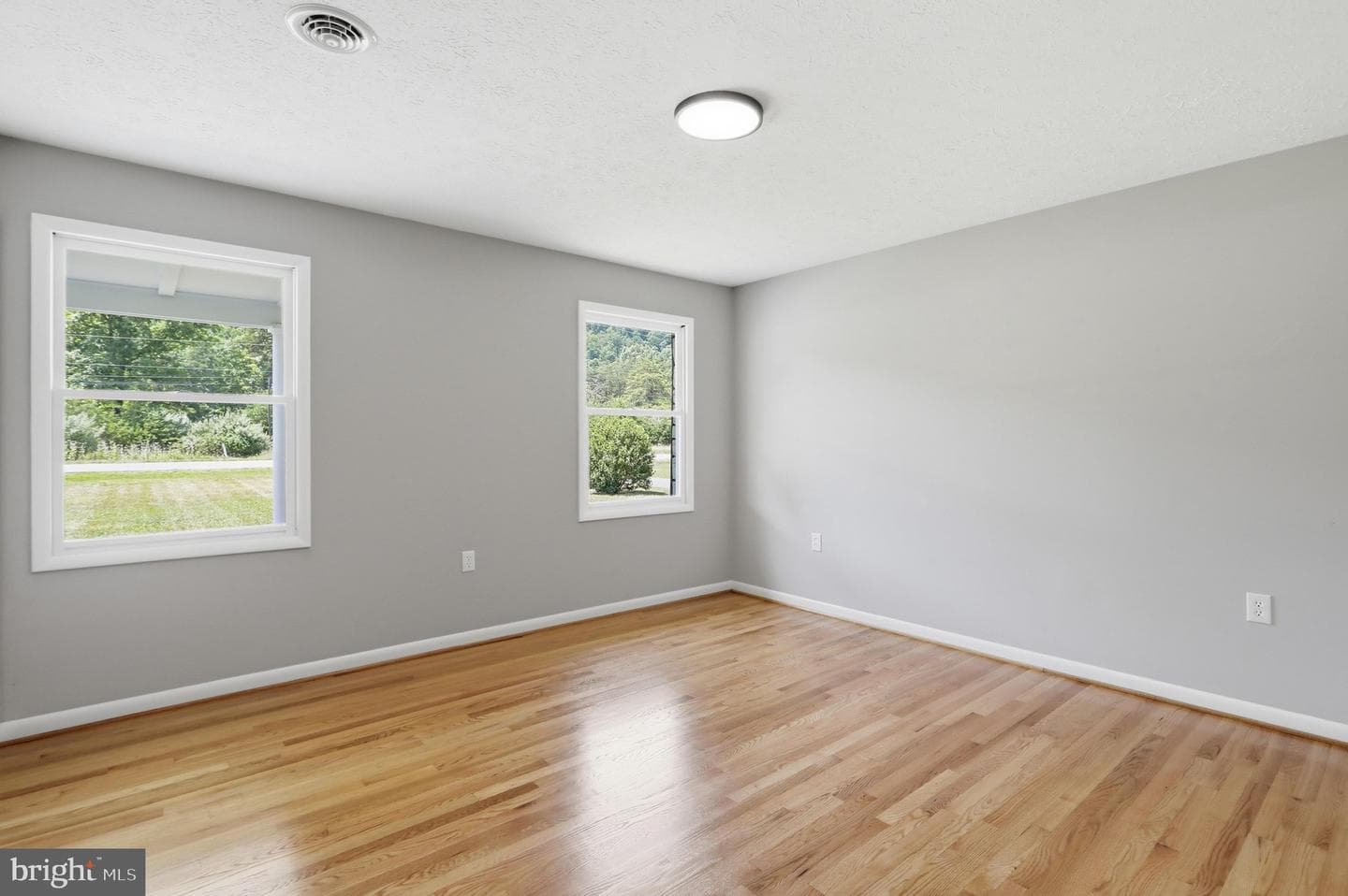 11195 Valley Road photo 13